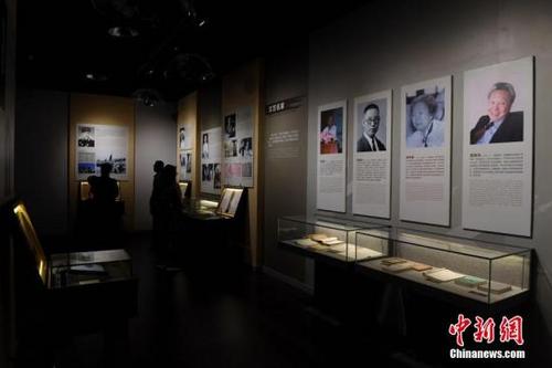 中國(guó)僑網(wǎng)資料圖,福建泉州華僑歷史博物館專設(shè)的“故土情深——泉籍華僑華人奉獻(xiàn)史”展覽。中新社記者 王東明 攝