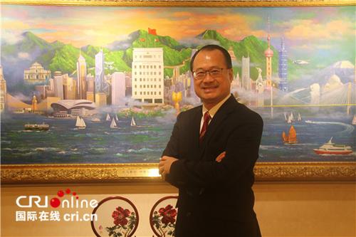 中國(guó)僑網(wǎng)香港中華總商會(huì)會(huì)長(zhǎng)蔡冠深。