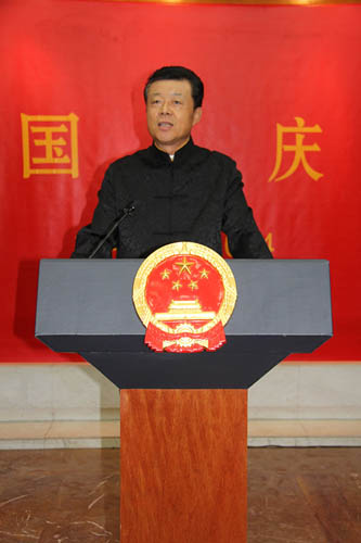 中國(guó)僑網(wǎng)中國(guó)駐英國(guó)大使劉曉明在招待會(huì)上致辭。(人民網(wǎng)/白陽(yáng) 攝)