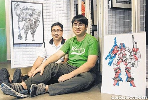 謝杰興(圖右)。(新加坡《聯(lián)合早報》/林國明
