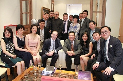 英國(guó)貿(mào)易和投資國(guó)務(wù)大臣接見(jiàn)英國(guó)中華總商會(huì)代表。(英國(guó)《華聞周刊》)