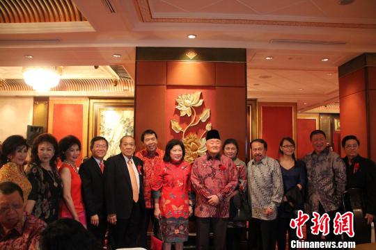 中國僑網(wǎng)印尼雅加達(dá)六桂堂15日晚舉辦2015年春季和元宵節(jié)聯(lián)歡晚會(huì)。 顧時(shí)宏 攝