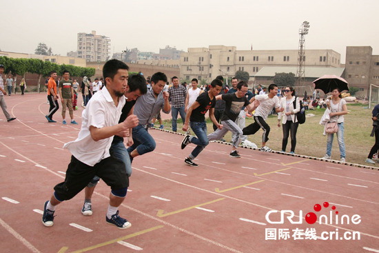 中國僑網(wǎng)運動會上的男子短跑比賽 黃元鵬攝
