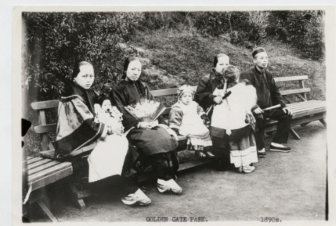 19世紀(jì)90年代舊金山的一個(gè)中國(guó)移民家庭。(參考消息援引《紐約時(shí)報(bào)》網(wǎng)站)