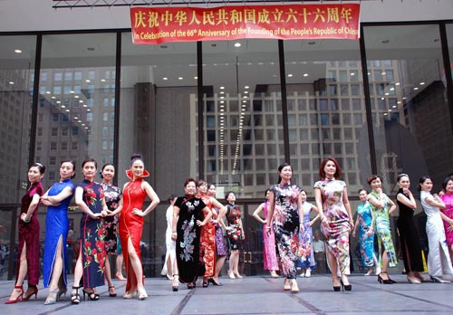 中國旗袍秀首次亮相美國第三大城市--芝加哥市中心。(張大衛(wèi)