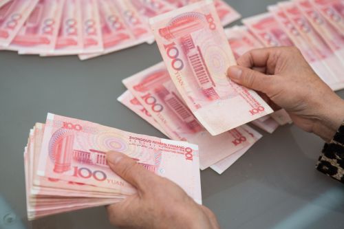人民幣成了“硬通貨”,拿在手里的感覺(jué)“倍兒爽”!(資料照片)