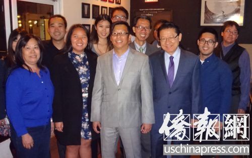 周本立、伍國慶等政要和支持者為嘉偉學(xué)區(qū)教委羅沛霆和孟凱莉站臺。(美國《僑報》/高睿