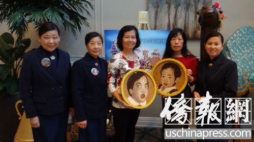 謝秀琴(右二)在慈濟(jì)的幫助下將兩個(gè)病逝孩子的器官捐贈(zèng)給“捐獻(xiàn)生命”組織。(美國《僑報(bào)》/高睿