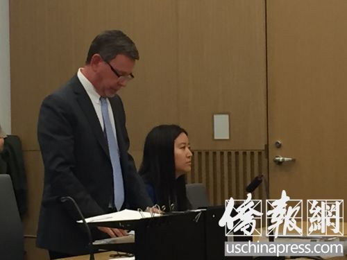 葉姓女教師和代理律師伯恩斯坦(Robert
