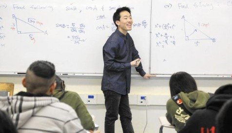 數(shù)學(xué)教師安東尼.勇。(美國(guó)《世界日?qǐng)?bào)》)