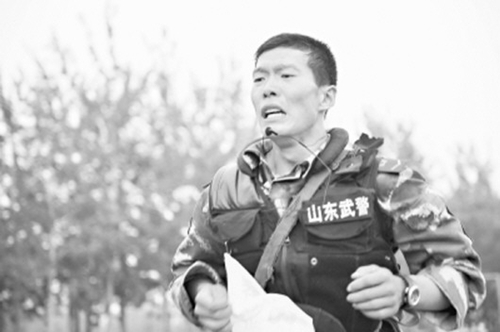 訓(xùn)練中,張楠經(jīng)常偷偷自我加碼,并鼓勵隊員嚴格訓(xùn)練。(資料片)