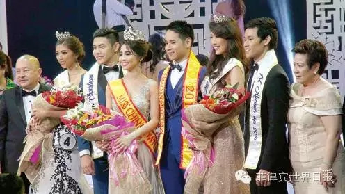 2016年菲華先生、菲華小姐選拔賽結(jié)果7月31日晚間出爐,由現(xiàn)年20歲的王漢民(前左5)拿下菲華先生頭銜