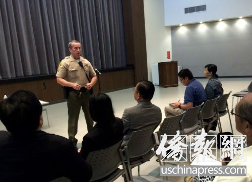 工業(yè)市警局舉辦安全講座。(美國(guó)《僑報(bào)》/夏嘉