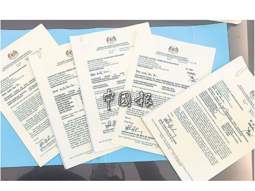 魏家祥在推特宣布內(nèi)政部長批了8華裔的公民權(quán)申請。(馬來西亞《中國報》)