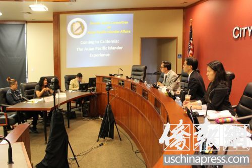 潘俊達(右二)和周本立(右三)正在聽取移民團體代表的調(diào)查匯報。(美國《僑報》/高睿