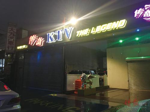 中國僑網紐約布魯克林八大道華裔男子深夜在KTV附近兜售毒品,被便衣警員釣魚執(zhí)法逮捕。(美國《僑報》/高詩云 攝)