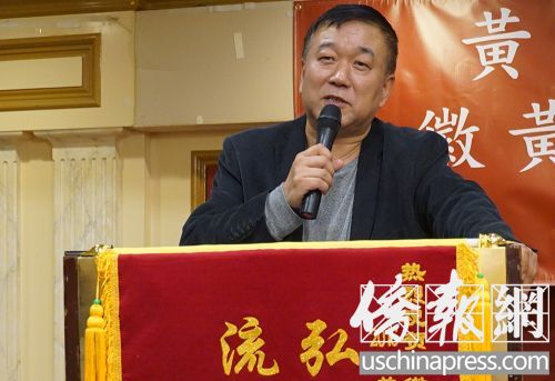 中國僑網(wǎng)林旭:堅持原創(chuàng)是“小春晚”的立足之本。(美國《僑報》/高睿 攝)