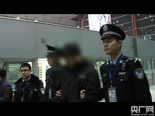 中國僑網犯罪嫌疑人杜某被押解回京