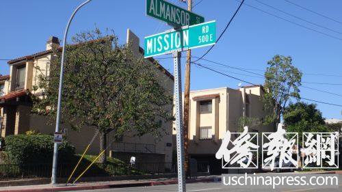 中國僑網(wǎng)一對華人夫婦被兩名歹徒搶劫的街區(qū)路口。(美國《僑報》/高睿 攝)