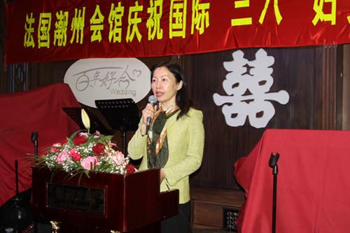 中國(guó)僑網(wǎng)陸青江致辭。(法國(guó)《歐洲時(shí)報(bào)》/張新 攝)