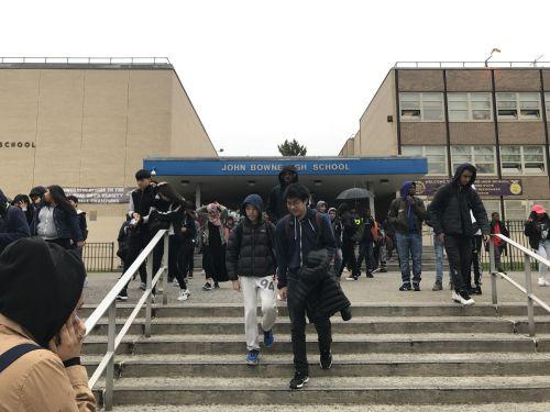 中國(guó)僑網(wǎng)紐約法拉盛江邦高中校園暴力事件升級(jí)引發(fā)社區(qū)關(guān)注。(美國(guó)《僑報(bào)》資料圖)