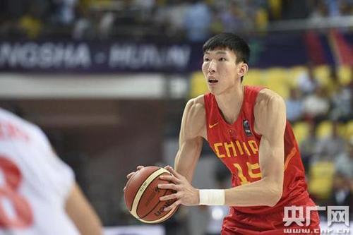 中國僑網(wǎng)周琦宣布參加NBA選秀(圖片來源:央廣網(wǎng))