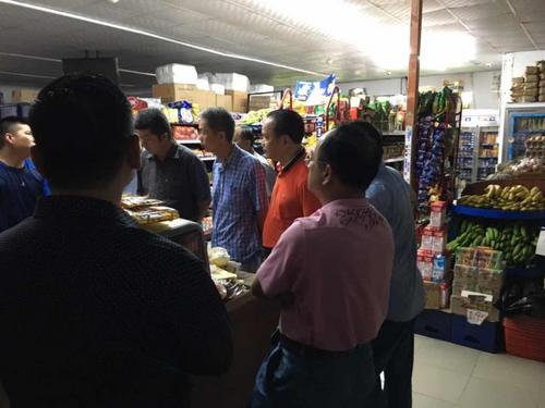 中國僑網(wǎng)楊領(lǐng)事一行慰問死者家屬(巴拿馬拉美僑聲報)