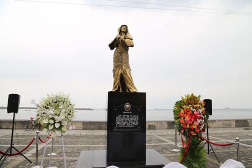 中國僑網(wǎng)菲律賓國內(nèi)首座二戰(zhàn)“慰安婦”雕像(圖片來源:新華社)