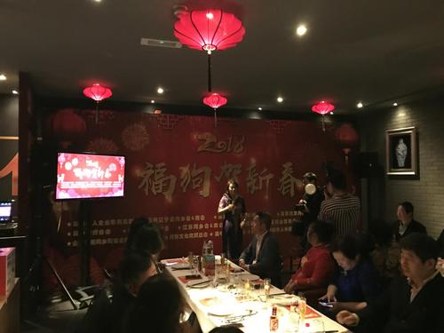 中國(guó)僑網(wǎng)2月4日晚,由英國(guó)華人企業(yè)家俱樂(lè)部牽頭,16家社團(tuán)聯(lián)合舉辦的旅英華僑華人春節(jié)晚宴在倫敦舉行。(《歐洲時(shí)報(bào)》/陳述 攝)