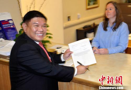 中國(guó)僑網(wǎng)資料圖:美國(guó)加利福尼亞州阿罕布拉市長(zhǎng)沈時(shí)康。中新社發(fā) 毛建軍 攝
