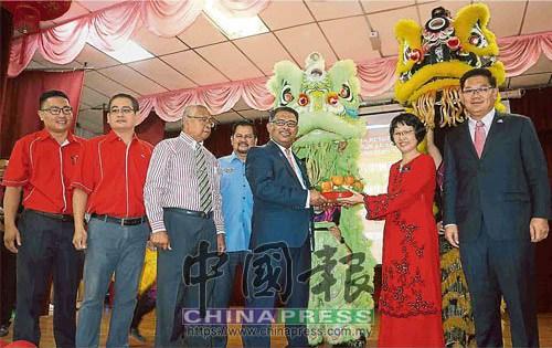 中國僑網(wǎng)馬來西亞馬六甲州首長拿督斯里依德利斯哈侖出席活動時表達對馬華奪回議席抱有很大期望。(馬來西亞《中國報》)