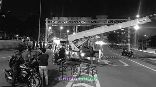 中國僑網車禍現(xiàn)場。(馬來西亞《中國報》)