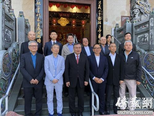 中國僑網張平總領事走訪南加州潮州會館。(美國《僑報》/夏嘉 攝)