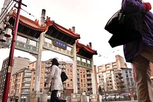 中國(guó)僑網(wǎng)圖為溫市華埠街景。(加拿大《星島日?qǐng)?bào)》資料圖片)