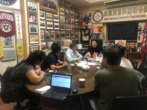 中國(guó)僑網(wǎng)周蕊的家人7月31日從新州家事法庭趕回亞總會(huì)咨詢周蕊死后賠償事宜。(美國(guó)《世界日?qǐng)?bào)》/牟蘭 攝)