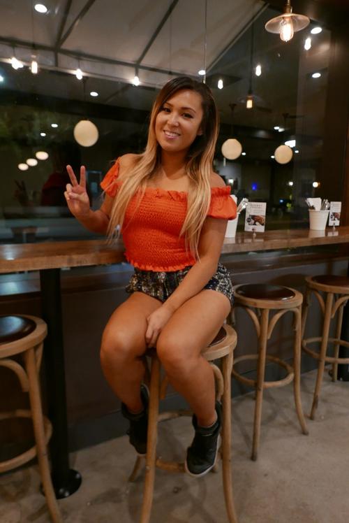 中國(guó)僑網(wǎng)世界摔跤娛樂(lè)(WWE)公司的第一位美籍華裔女選手何奕萱(Julie Ho)不久前與公司解約了。(美國(guó)《世界日?qǐng)?bào)》/李雪 攝)