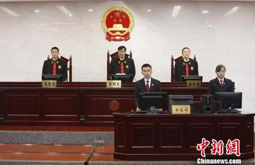 中國僑網(wǎng)圖為宣判的現(xiàn)場 鐘欣 攝