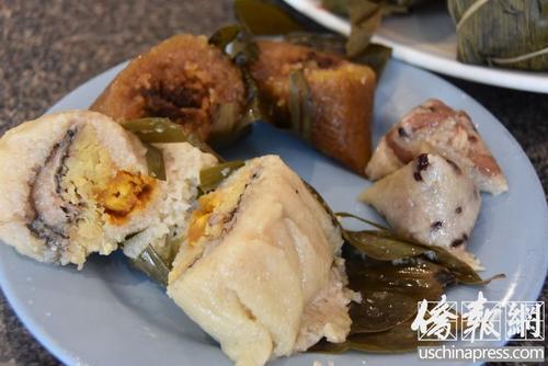 中國(guó)僑網(wǎng)燒臘美食坊的粽子。(美國(guó)僑報(bào)網(wǎng)/李青蔚 攝)