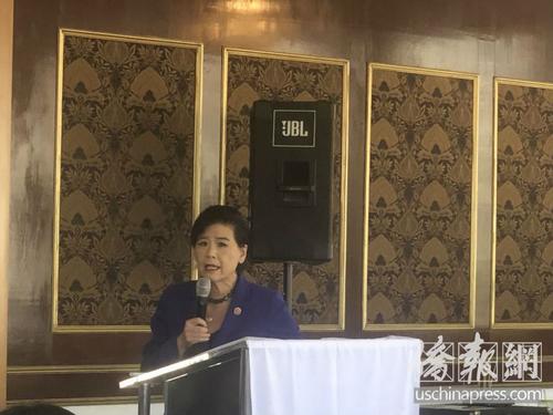 中國僑網(wǎng)美國聯(lián)邦眾議員趙美心在新聞發(fā)布會(huì)現(xiàn)場致辭。(美國《僑報(bào)》/王珂瑩 攝)