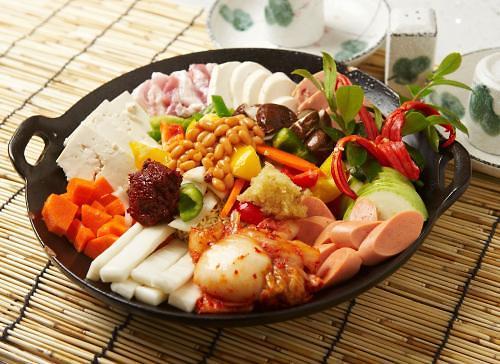 部隊火鍋主要食材(韓國亞洲經濟中文網)