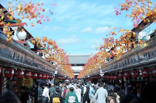 中國(guó)僑網(wǎng)資料圖片:中國(guó)游客前往東京旅游。新華社發(fā)
