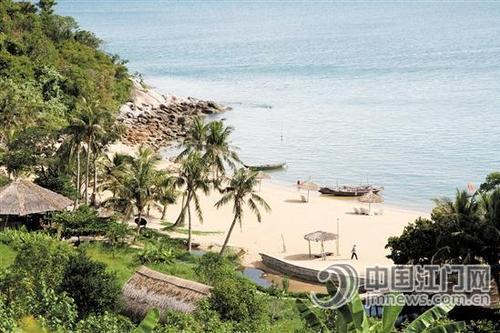 中國(guó)僑網(wǎng)峴港沙灘水清沙白。