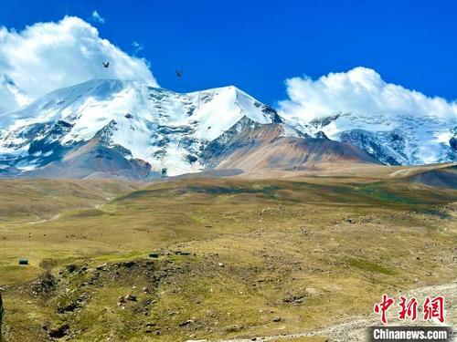 中國僑網(wǎng)圖為阿尼瑪卿雪山。 劉洋 攝