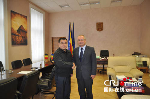 羅馬尼亞克魯日市長接見國際臺羅馬尼亞語部主任吳敏