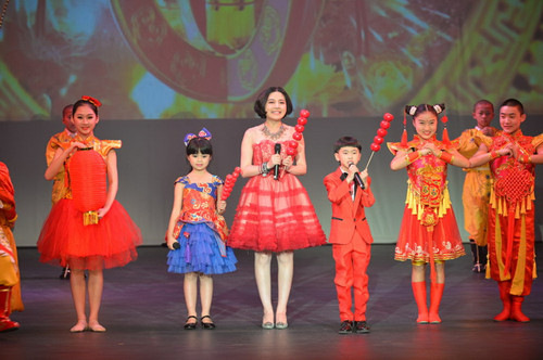 2016“中華文化大樂園—優(yōu)秀才藝學(xué)生交流團(tuán)堪培拉專場(chǎng)”演出向當(dāng)?shù)赜^眾展現(xiàn)了多姿多彩的中國(guó)文化。