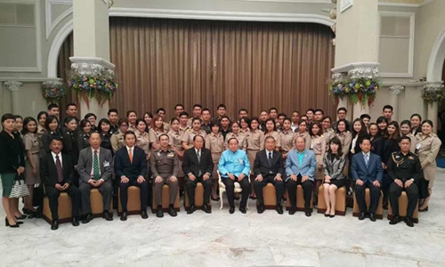 泰國副總理巴威歡送泰國政府官員到華僑大學(xué)學(xué)習(xí)。