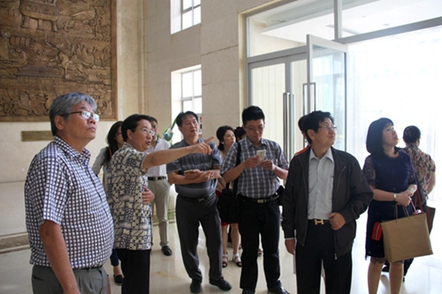 印尼訪問團成員參觀北京華文學院
