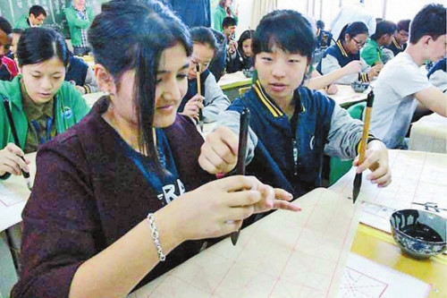 “漢語橋”選手云南體驗(yàn)中華文化