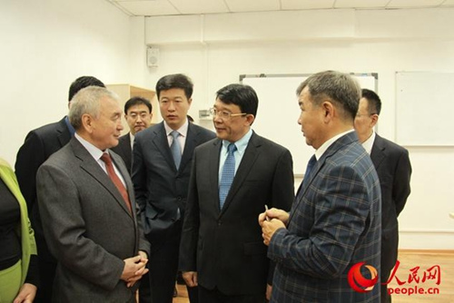 朱之文與哈薩克民族大學(xué)校方領(lǐng)導(dǎo)交流