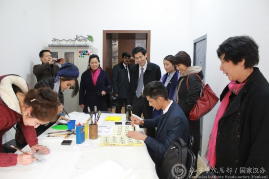 北京中醫(yī)藥大學(xué)代表團(tuán)一行參觀塔吉克國(guó)立民族大學(xué)孔子學(xué)院
